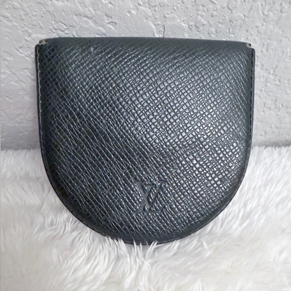 Louis Vuitton Taiga Porte Monnaie Cuvette Coin Purse